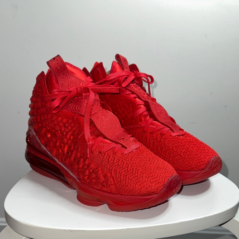 Nike LeBron 17 Red Carpet